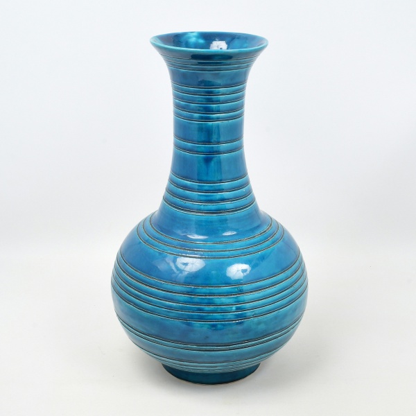 Antiguidades . Monumental vaso em cerâmica esmaltada na cor azul turquesa. Possui uma base ...