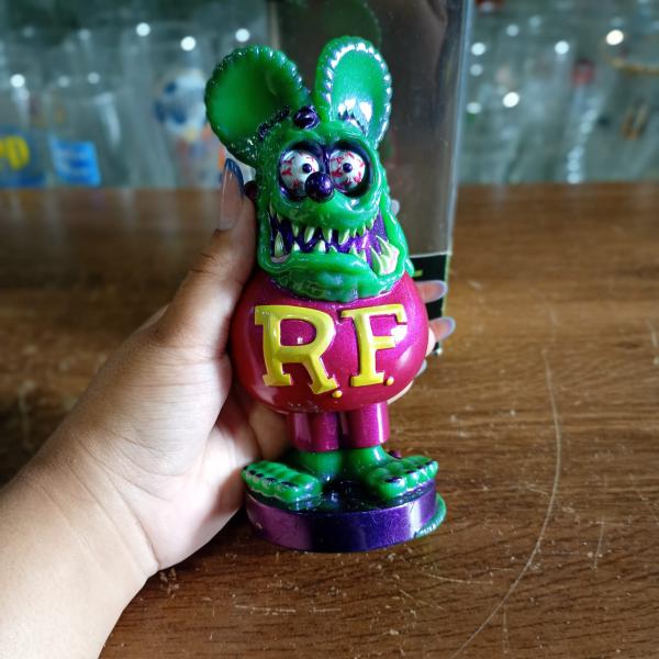 Rat Fink Wacky Wobbler com Caixa. Mede 17cm de altura.