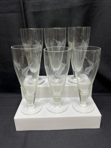 Joias . Jogo de 6 tulipas de cerveja em demicristal lapidado. Medindo 7cm x 19cm de ...