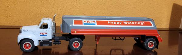 First Gear 1960 B61 Macks with fuel tractor and tanker