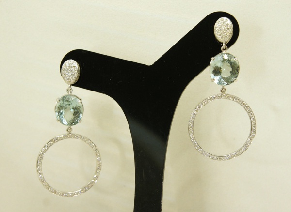 Joias . Par de brincos com 2 turmalinas paraíbas ovais com peso de aproximadamente 12ct ...