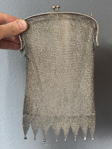 Bolsas . BOLSA ANTIGA EM PRATA 800 - PESO: 168.2 gramas (PRATA). OBS: PARTE QUE NÃO ERA ...
