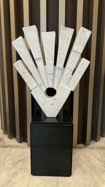 Lote 30 Bruno Giorgi - Arrebol - Excepcional escultura de mármore carrara, apoiada ... Valor inicial
