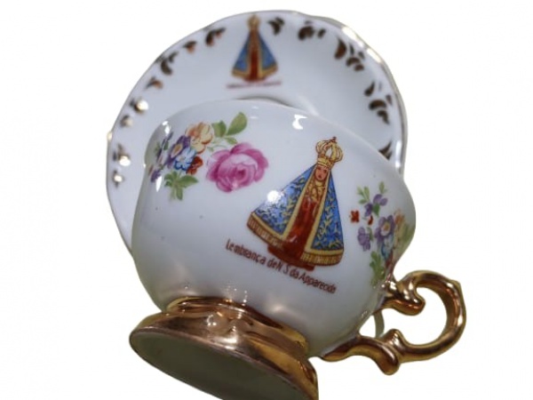 Joias . Rara e colecionável xícara de café em fina e antiga  porcelana Schmidt, da ...