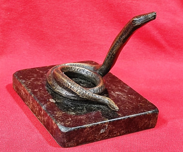 Arte . - CAVALO - CINZEIRO - BRONZE - 8 X 6 CM foto 1