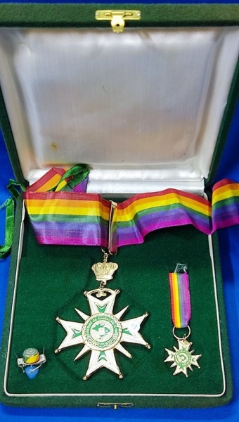 Arte . 9 - MEDALHA SOCIEDADE BRASILEIRA DE EDUCAÇÃO E INTEGRAÇ foto 3