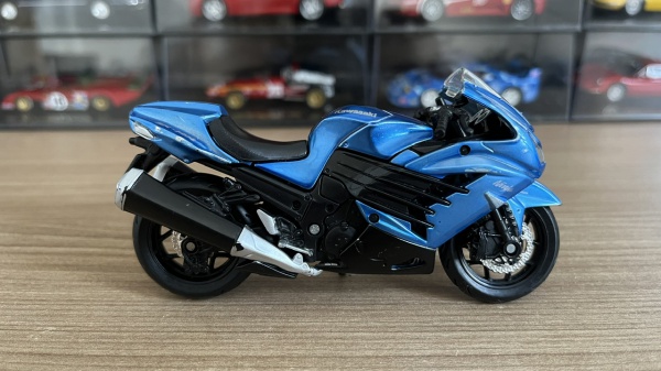 JET RACER 4WD 1/14スケール Miniatura Moto Kawasaki ZX-14R. Escala 1/18, aprox. 12c