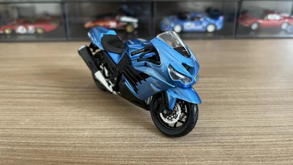 Miniatura Moto Kawasaki ZX-14R. Escala 1/18, aprox. 12c