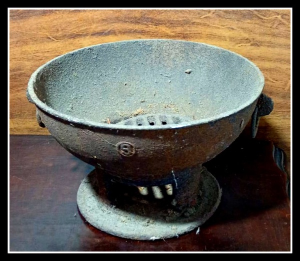 Antiga e Rara Churrasqueira em ferro, funcionando, medi