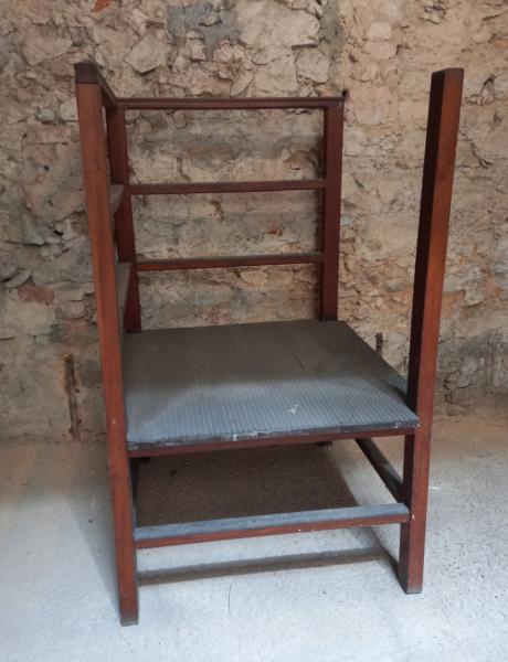 Joias . MOBILIÁRIO  - Antiga vitrine de Farmácia em peroba do c foto 3