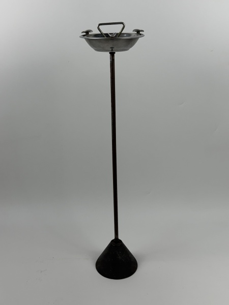 Joias . Lindo Cinzeiro de piso vintage em metal prata - Tipicamente datado das décadas ...