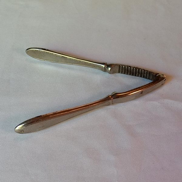 Lote 17 quebra nozes em metal prateado, com 15cm de comprimento Valor atual: R$ 10,00