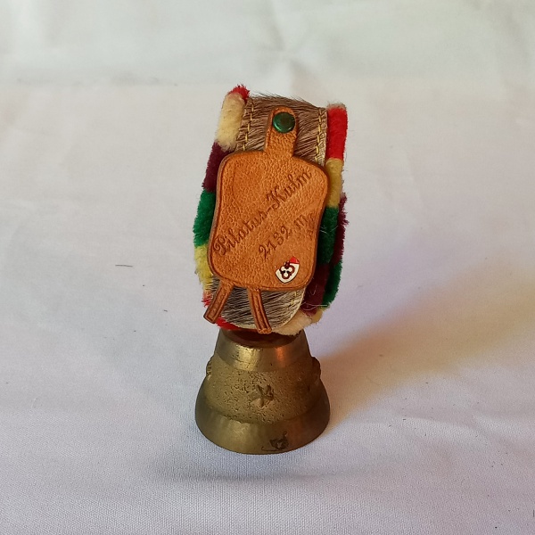 Lote 30 Suvenier de viajem: Sineta em bronze. Medindo 12cm. Valor de venda: R$ 20,00