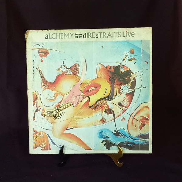 Lote 66 Vinil de Dire Straits live. No estado e apresenta arranhões. Valor atual: R$ 12,00