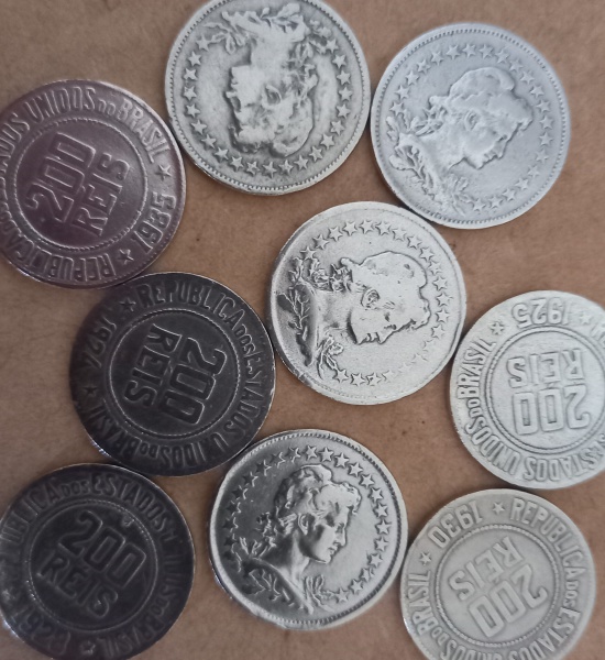 Joias . LOTE COM 13 MOEDAS DE 100 REIS.  1925/21/34/31/30/24/28 foto 1