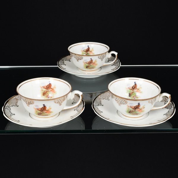 Joias . PORCELANA, uma (1) travessa oval, ornamentação policrom foto 1