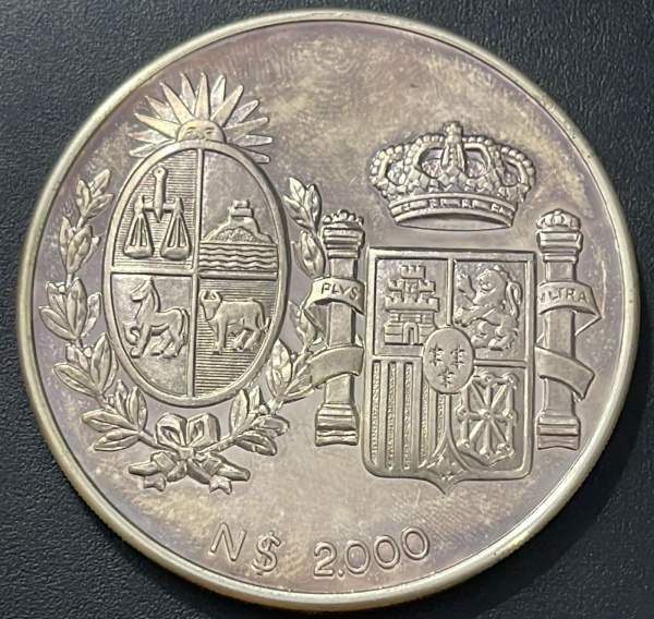 Joias . MOEDA DO URUGUAI - 2 000 NUEVOS PESOS  1983 (COMEMORATIVA DA VISITA DOS REIS DA ...
