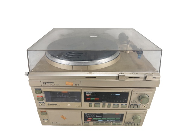 Joias . SOM, um (1) rádio de mesa marca Stromberg-Carlson, conf foto 3