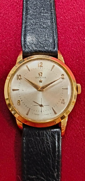 Relogios . Omega Constellation Automatic Daydate Tonneau Shape - M foto 7