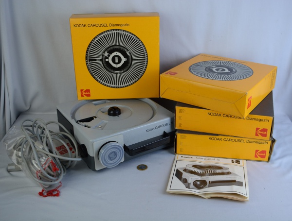 Joias . Projetor Kodak Carousel S fabricado na Alemanha, na embalagem original com ...
