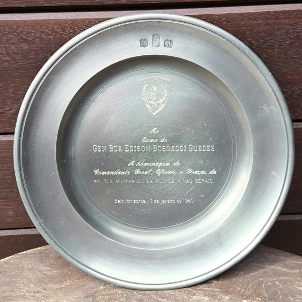 Joias . 1046 - Prato comemorativo em pewter (estanho) produzido pela tradicional ...