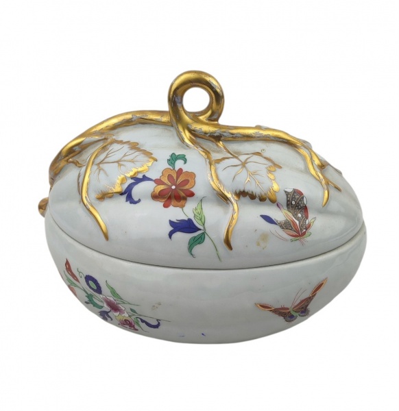 Joias . Aparelho de jantar em porcelana japonesa, com marca da foto 2