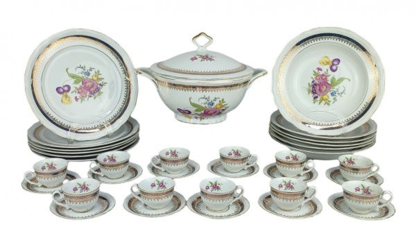 Joias . Aparelho de jantar em porcelana japonesa, com marca da foto 6