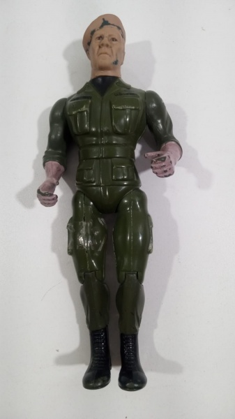 Joias . Boneco He-Man estrela década de 80 , contém cola nas pe foto 1