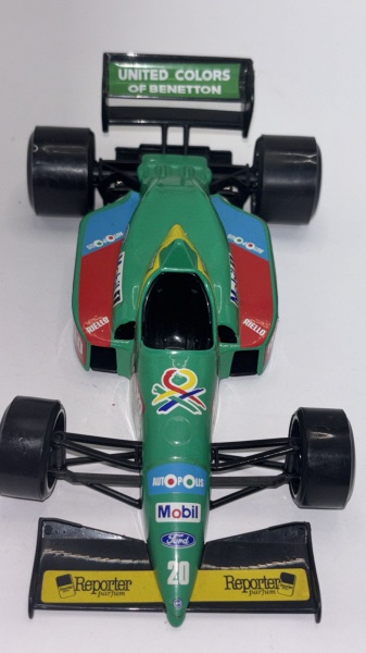 Joias . Carro de Corrida Bburago Escala 1:24