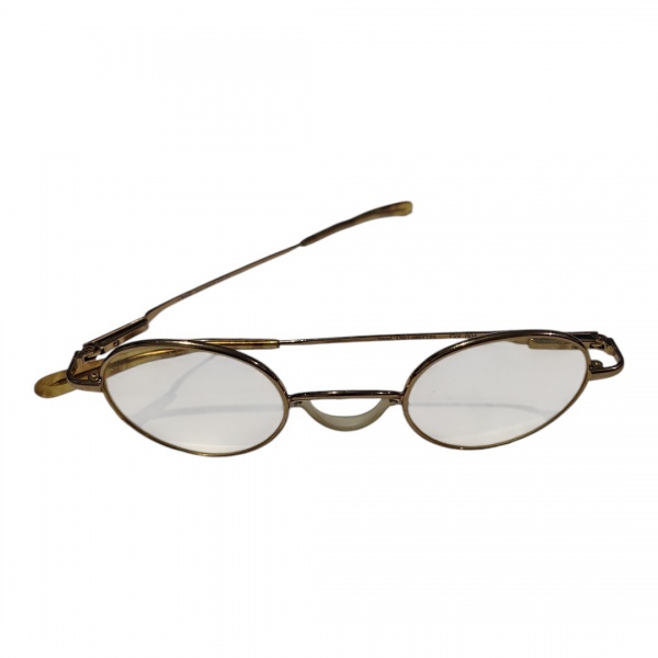 Joias . Oculos   foliado a ouro 22k   origem italiano  lente 4,5 x por 5,00