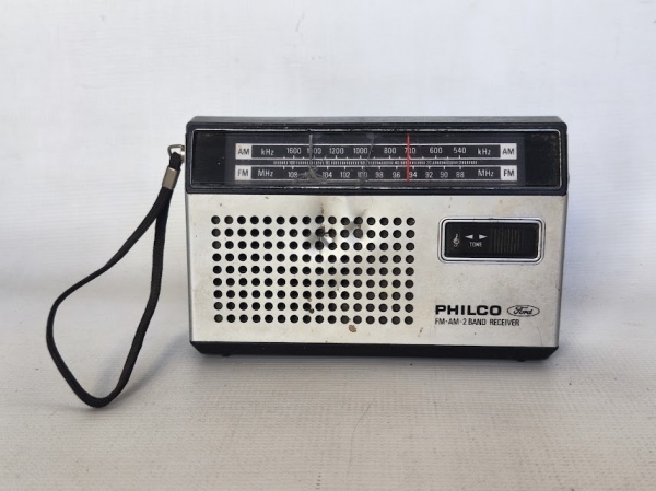 Joias . RÁDIO - PHILCO: Antigo rádio portátil da marca Philco Ford FM-AM Band Receiver, ...