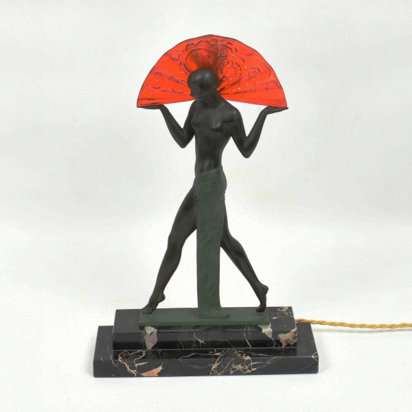Joias . PIERRE LE FAGUAYS (França 1892/1962) - Grande escultura luminária em metal ...