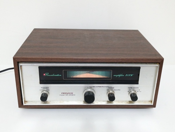 Joias . Reverberador Pioneer SR-202W, está ligando poren não foram feito testes ...