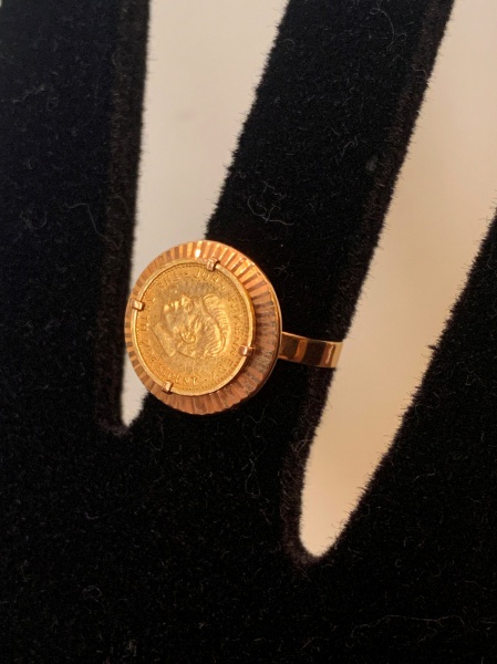 Joias . Anel em ouro amarelo 18K com moeda, 3,69g totais
