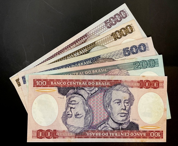 Joias . BRASIL  LOTE DE CÉDULAS EM CRUZEIROS  5.000 CASTELO BRANCO, 1.000 BARÃO DO RIO ...