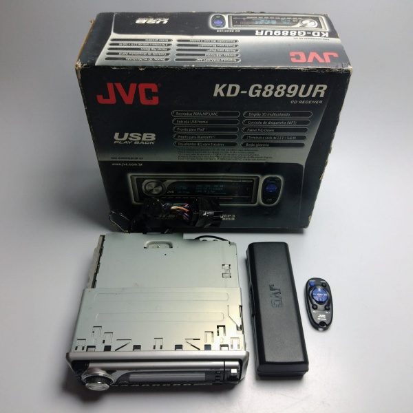 JVC KD-G889UR - ANTIGO RÁDIO AUTOMOTIVO, possui entrada
