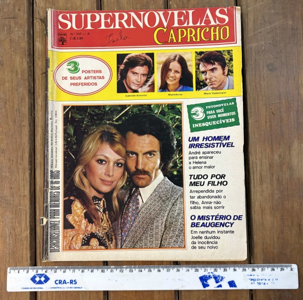 Joias . REVISTA ANTIGA DISCOTHEQUE - BARRY GIBB COM MARCAS DO T foto 6