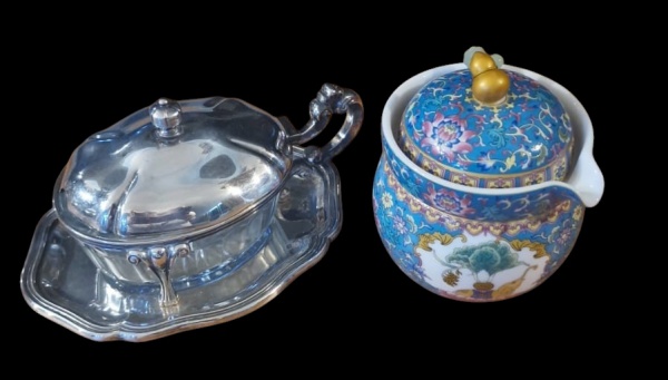 Joias . Parte de Raro aparelho de jantar em porcelana Francesa foto 4