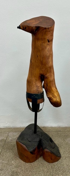 Joias . Escultura madeira Teta da Nega, Madeira tipuana com pé de tubo 1 pol, base (pé) ...