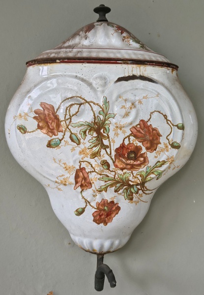 Joias . Antigo lavabo Aguamaniz estrutura esmaltada, acabamento com desenhos florais ...