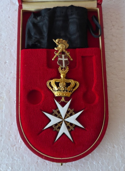 Joias . Ordem Soberana Militar de Malta, uma antiga ordem religiosa católica fundada no ...