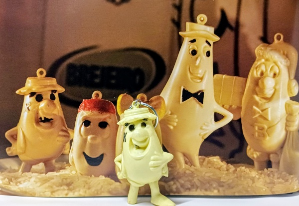 BRINQUEDOS ANTIGOS ( ÍCONES QUE MARCARAM ÉPOCA ) NOSTALGIA - ANTIGO BONECO PROMOCIONAL ALUSIVO AO " ARROZ BREJEIRO - BREJEIRINHO " CRIAÇÃO DE GUY BORIS LEBRUN DÉCADA DE 1960 - EM LEILÃO UM BONECO EM EXCELENTE ESTADO DE CONSERVAÇÃO COM ALTURA APROXIMADA 6,8 cm .