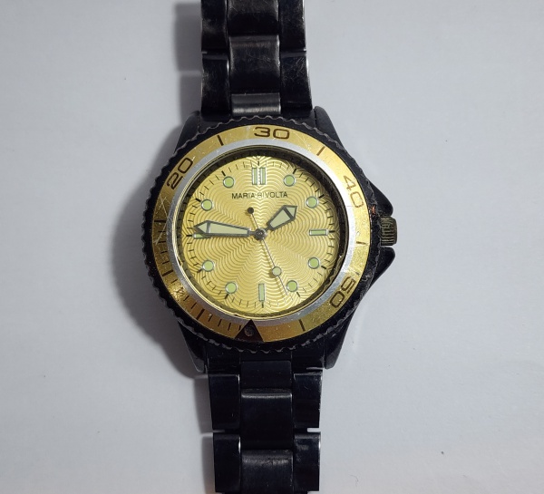 Relogios . Elegante relógio de pulso, modelo masculino com mostrador no tom dourado, caixa ...