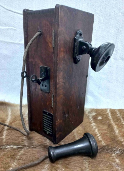 Joias . TELEFONE DE 1920 A MANIVELA- RARO ITEM COM MAQUINARIO INTERNO ORIGINAL. Caixa ...