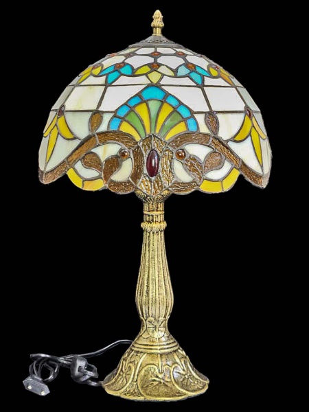 Joias . Belíssima luminária de mesa no estilo Tiffany e Art Nouveau, com cúpula em ...