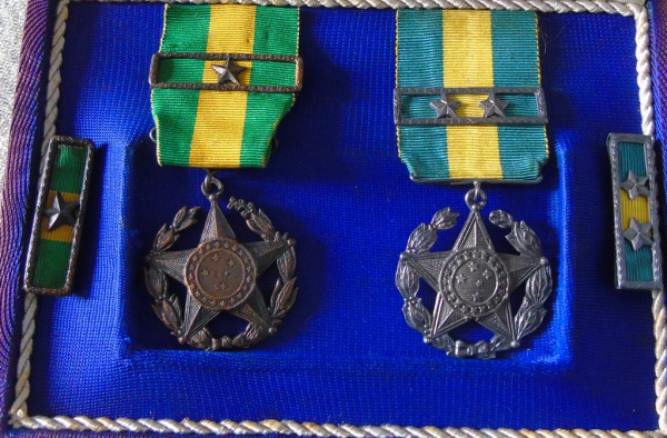 Joias . Medalha em prata  e esmalte-ordem do Condor dos andes B foto 1