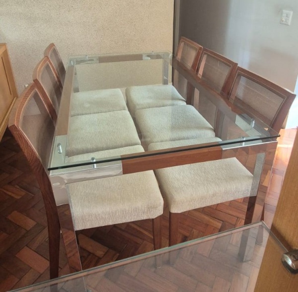 Joias . Magnífica MESA DE JANTAR COM 6 CADEIRAS em aço, madeira e vidro. Diâmetro da ...