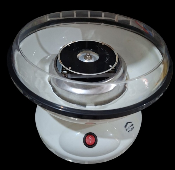 Máquina de Algodão doce Mester Home AC 127/60Hz - 500W. Não testada. No Estado. Com Bandeja Destacável para limpeza, Chave liga e desliga.
