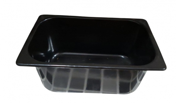 Cuba gastronômica de metal revestido preta, comumente utilizada para armazenar e organizar alimentos em cozinhas profissionais.Med. 11cm x 14,5cm x 24cm