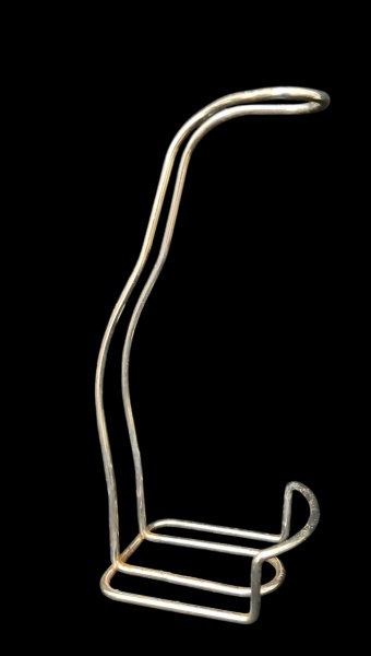 Suporte de Papel Higiênico ou objetos sobre o tanque de meados do século XX - frequentemente feito de cromo ou outro metal. Alt.32cm